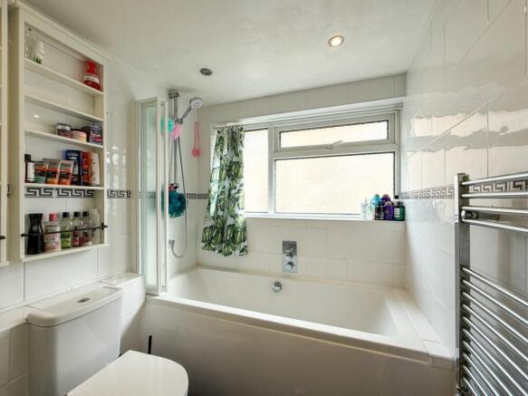 5 bed Detached for sale Image 12