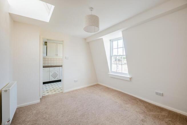 Top Floor Flat 13 Lambridge Place BA1 6RU-7.jpg