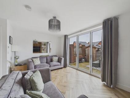Hawes Way, Waverley
