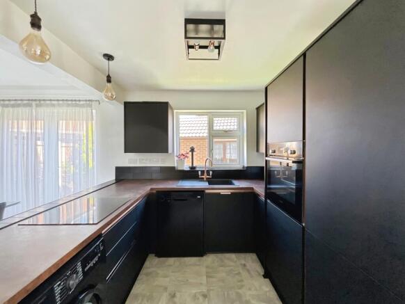 3 bed Semi-Detached for sale Image 4