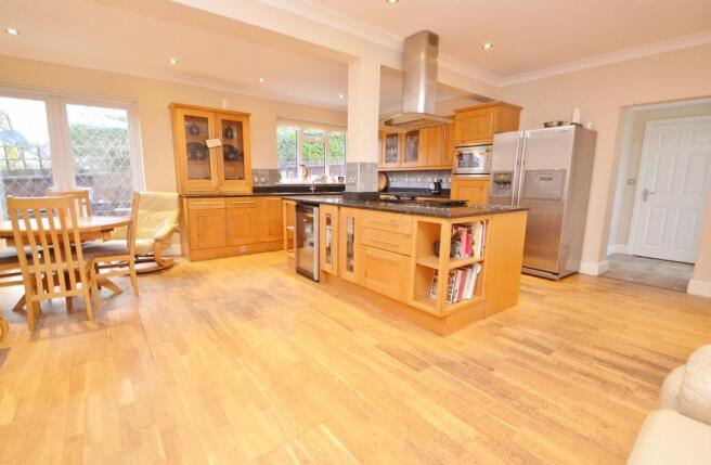kitchen / breakfast 