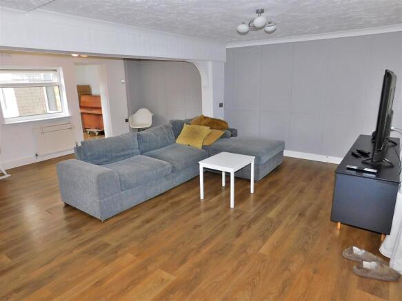 LIVING ROOM 2.JPG