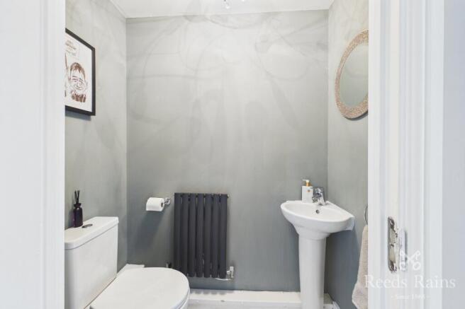 4 bed Detached for sale Image 8