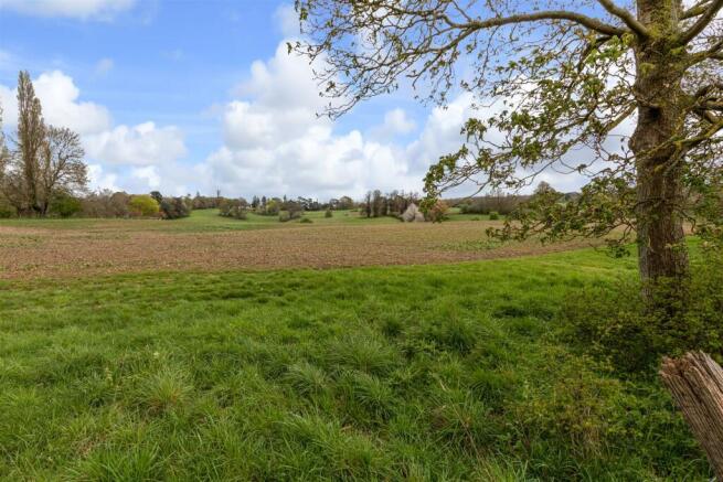 Land behind Elliotts Lane.jpg