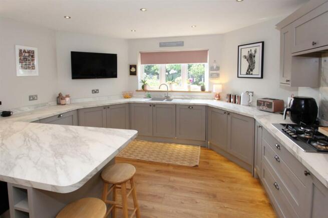 Fitted Bandstand Kitchen