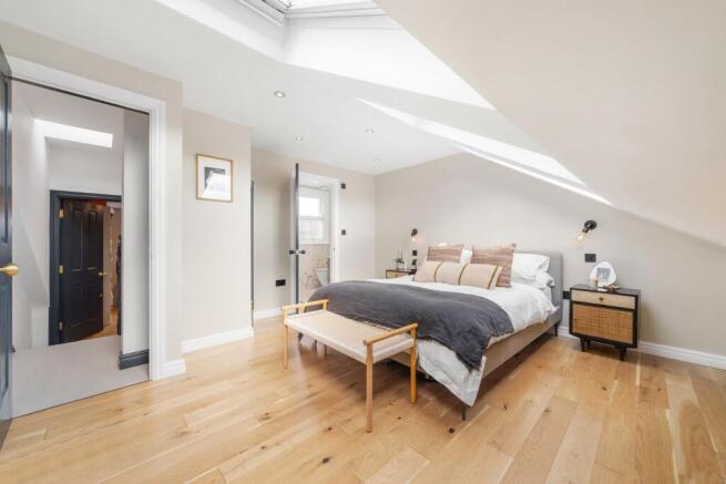 Bedroom 2 (2).JPG