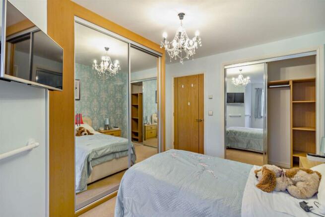 Double Bedroom: