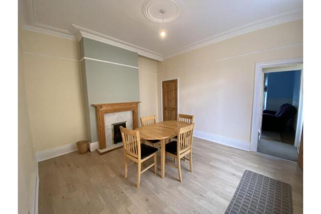4 bed Semi-Detached for sale Image 6