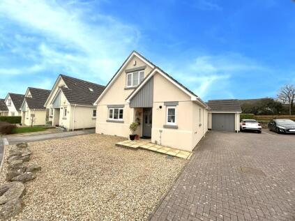 Hellis Wartha, Helston