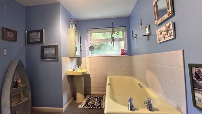 Bathroom.jpg