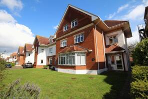 13, 26 32 Victoria Court, Grand Avenue, Bournemouth BH6 3SY