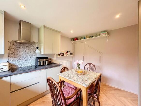 3 bed Semi-Detached for sale Image 8