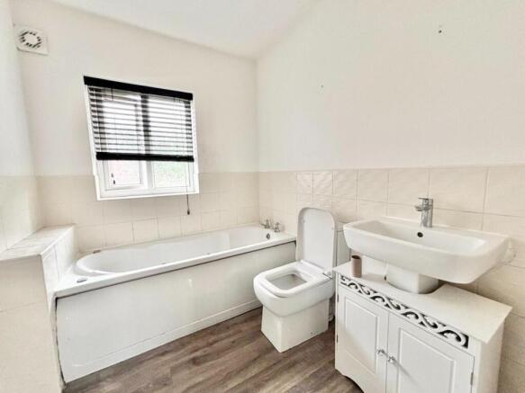 4 bed Detached for sale Image 11