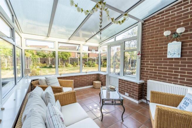 4 bed Detached for sale Image 10
