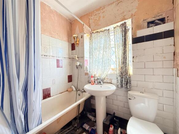 Clarendon Road, Hyde photo 5