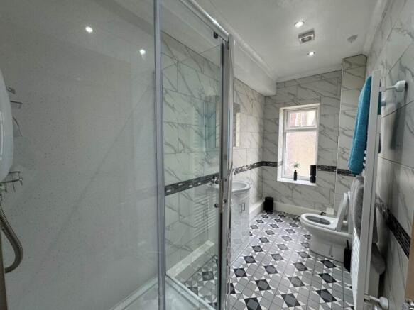SHOWER ROOM