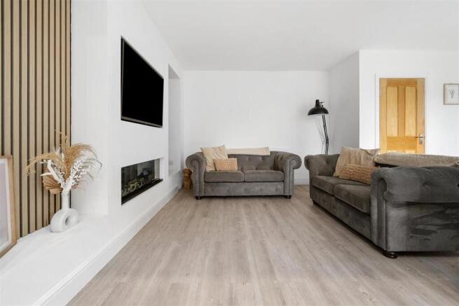 4 bed Semi-Detached for sale Image 9