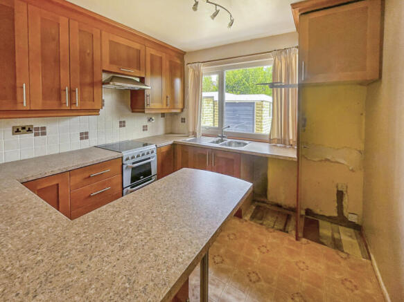 3 bed Semi-Detached Bungalow for sale Image 8