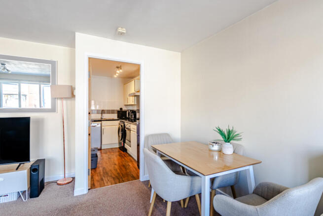2 bed Flat for sale Image 5