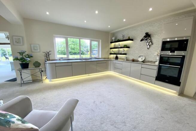 Kitchen / Breakfast Room