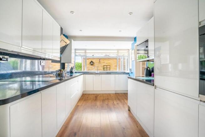4 bed Detached for sale Image 5