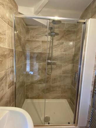 5 bed Semi-Detached to rent Image 12