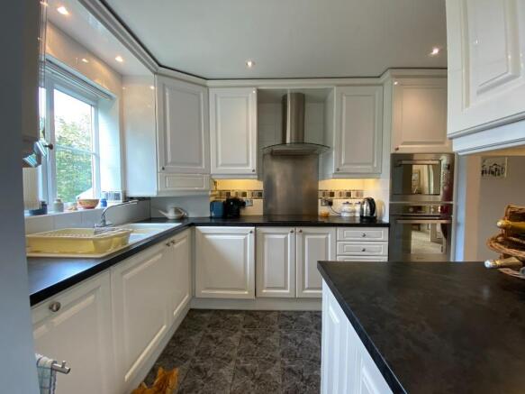 Kitchen B'fast Room