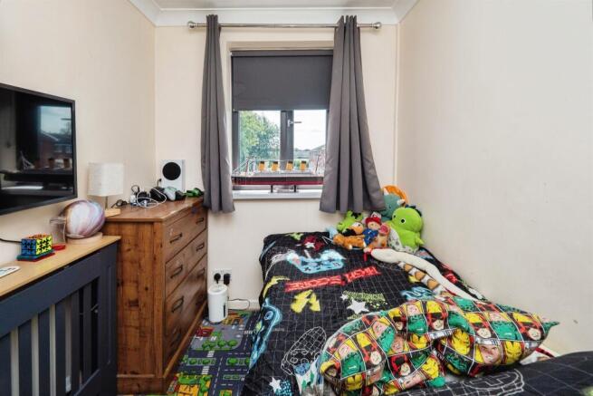 3 bed Terraced for sale Image 11