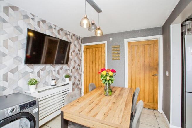 4 bed Town House for sale Image 12