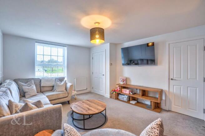 10 Middleton Close (16).jpg