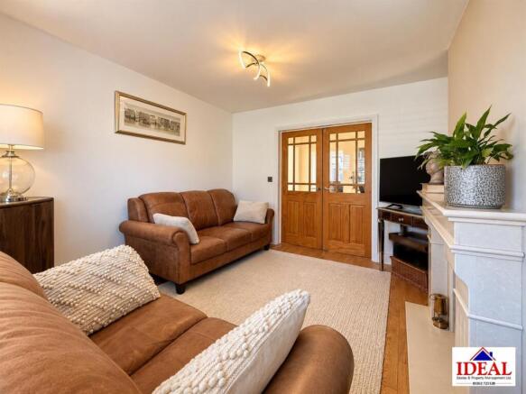 Living room 1.jpg