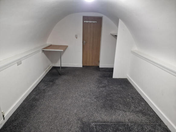 3 bed Flat to rent Image 9