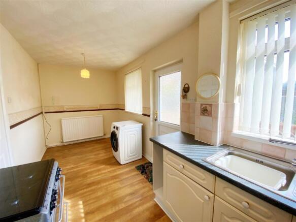 Kitchen 4.jpg