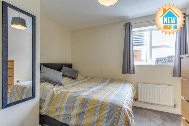 MAIN BEDROOM: