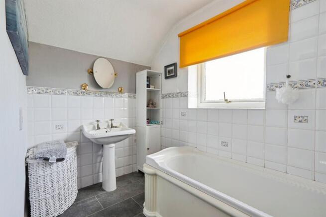 4 bed Detached for sale Image 10