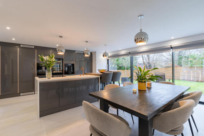 7 bed Detached for sale Image 8