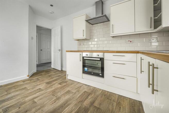 Meadow Road, Neath, SA11 photo 2