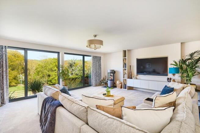 5 bed Detached for sale Image 10