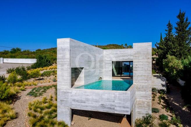 Modern Villa with Ocean Views8