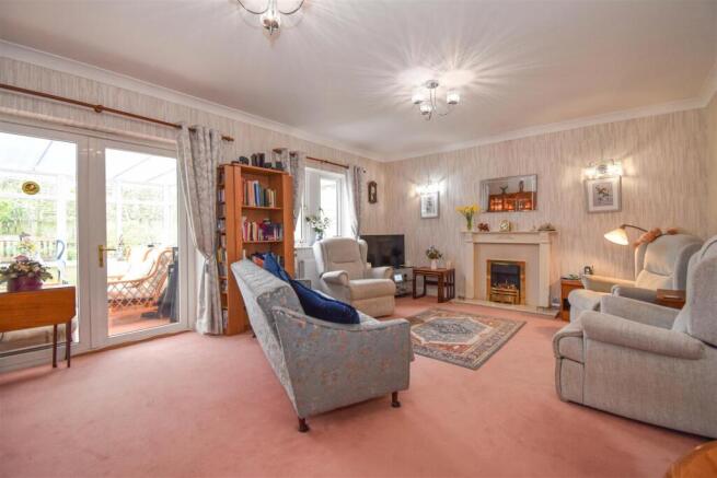 8 Cumberland Way Living Room c.jpg