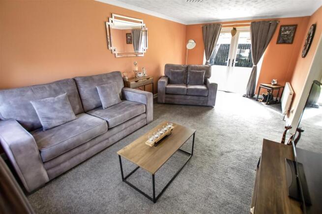 Living Room (2).jpg