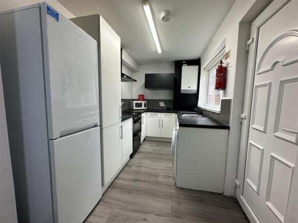 6kr.kitchen.jpg