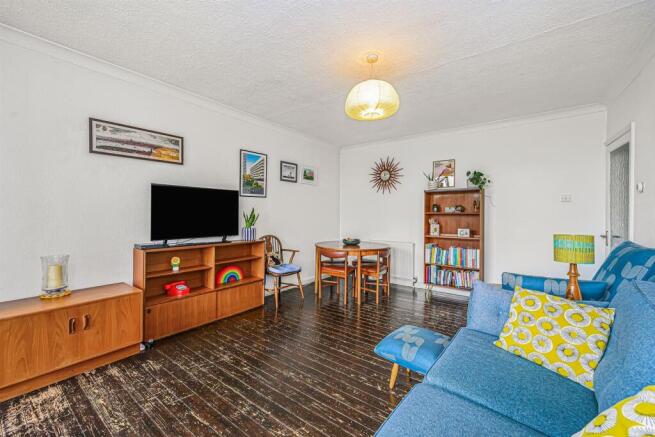210 Sinclair Road, Chingford photo 4