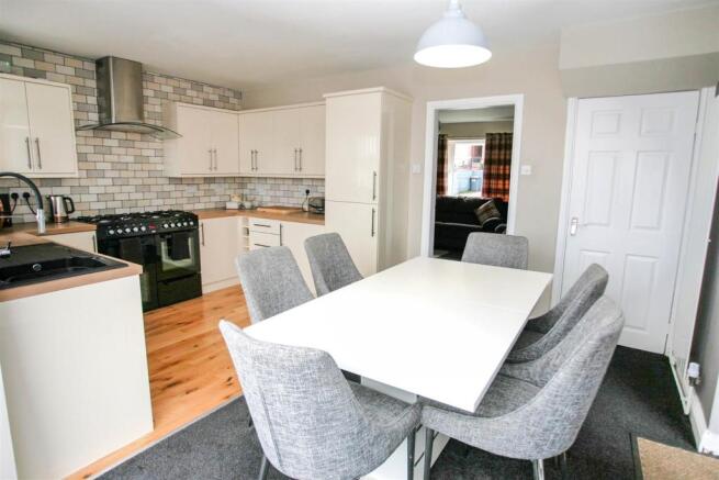 FITTED KITCHEN/DINER