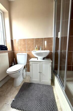 5 bed Detached for sale Image 10