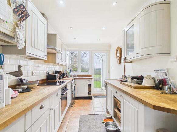 8ed963db46f34f2f8089ffcf27f6469f_100_CAM01730G0-PR