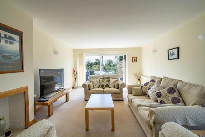 5 bed Detached for sale Image 5