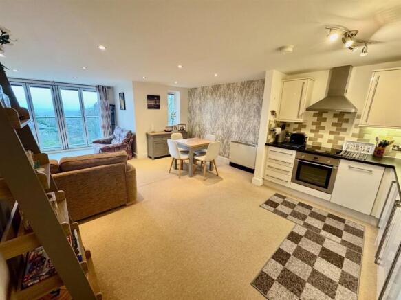 2 bed Flat for sale Image 7