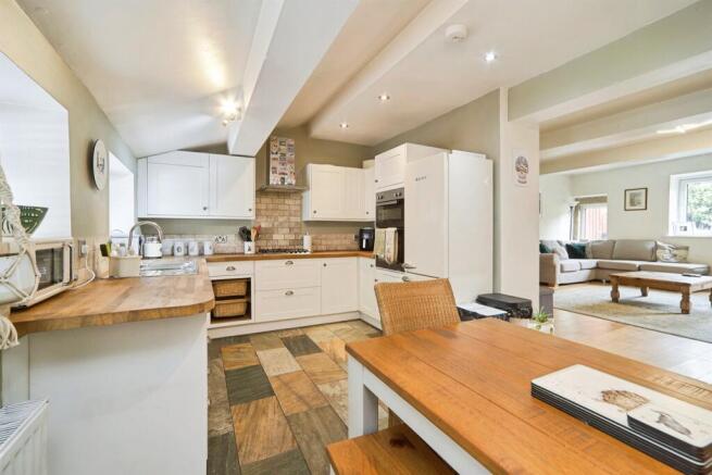 4 bed Link Detached House for sale Image 5