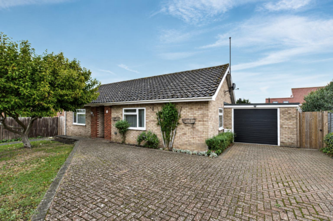 2-bed detached on Cremers Drift, Sheringham, £400,000